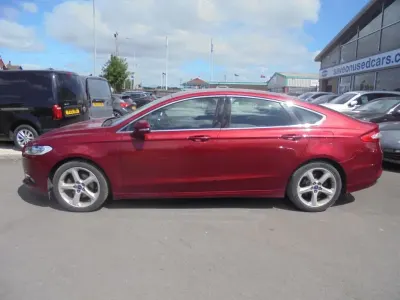 Used Ford Mondeo Titanium 180 HP (132 kW) 2016 Red Hatchback
