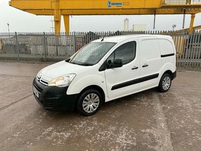 Used Citroën Berlingo 100 HP (73 kW) 2018 White MPV