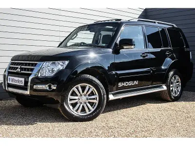 Used Mitsubishi Shogun 187 HP (137 kW) 2017 Black SUV