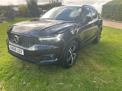 Begagnad Volvo XC40 R-Design 150 HK (110 kW) 2019 Svart SUV