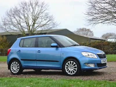 Begagnad Skoda Fabia Elegance 105 HK (77 kW) 2014 Blå Halvkombi