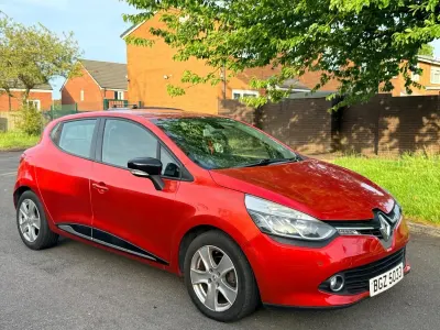 Usado Renault Clio IV Dynamique 75 CV (55 kW) 2016 Rojo Utilitario