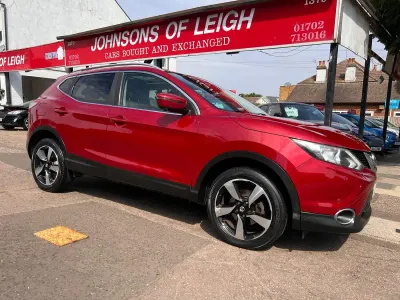 Used Nissan Qashqai N-TEC 110 HP (80 kW) 2015 Red SUV