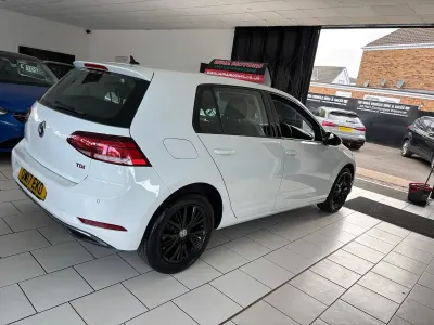Used VW Golf VII SE 115 HP (84 kW) 2017 White Hatchback