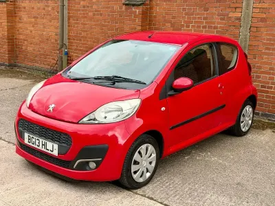 Used Peugeot 107 Active 68 HP (50 kW) 2013 Red Hatchback