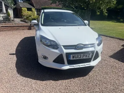Used Ford Focus Zetec 2013 White Hatchback