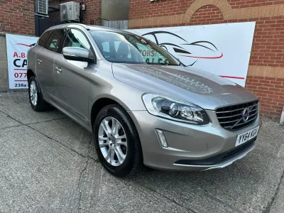 Usado Volvo XC60 SE Lux 181 HP (133 kW) 2014 Dourado SUV