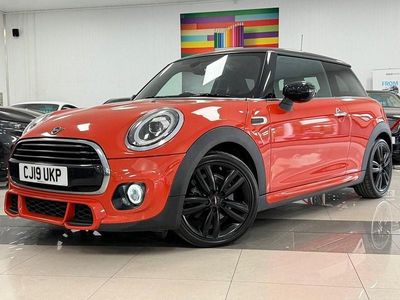 Używany Mini Cooper Hatch 136 KM (100 kW) 2019 Pomarańczowy Hatchback