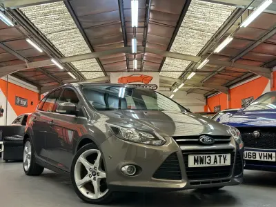 Begagnad Ford Focus Titanium 115 HK (84 kW) 2013 Brun Halvkombi