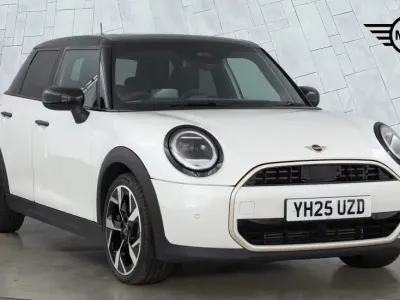 Used Mini Cooper Hatch 113 kW (154 HP) 2025 White Hatchback