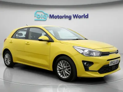 Used Kia Rio 101 HP (74 kW) 2022 Yellow Hatchback