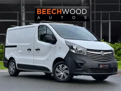 Second-hand Vauxhall Vivaro S 90 CP (66 kW) 2014 Alb Monovolum