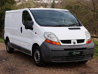 Used Renault Trafic 100 HP (73 kW) 2005 White MPV
