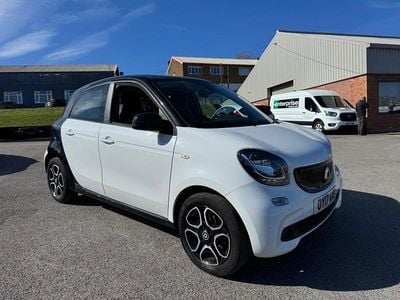 Used Smart ForFour Premium 71 HP (52 kW) 2017 White Hatchback