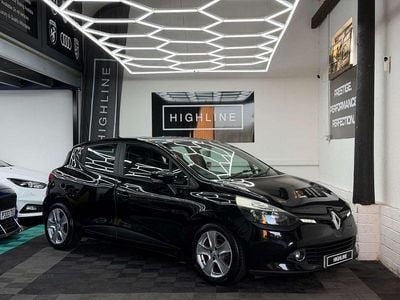 Used Renault Clio IV Dynamique 90 HP (66 kW) 2015 Black Hatchback