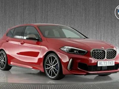 Usado BMW M135 Shadowline 302 CV (222 kW) 2023 Rojo Utilitario