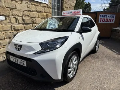 Used Toyota Aygo X PURE 2023 White SUV