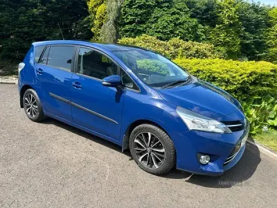 Used Toyota Verso Design 112 HP (82 kW) 2017 Blue MPV