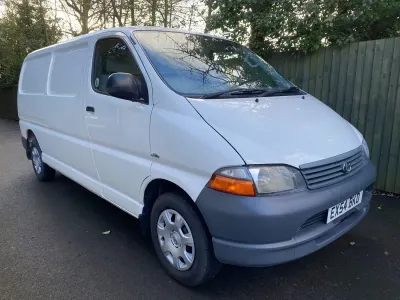 Usado Toyota HiAce 109 CV (80 kW) 2004 Blanco Van