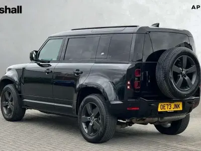 Usado Land Rover Defender HSE Dynamic 300 HP (220 kW) 2023 Preto SUV