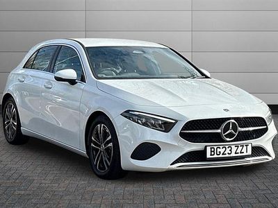 Begagnad Mercedes A180 136 HK (100 kW) 2023 Vit Halvkombi