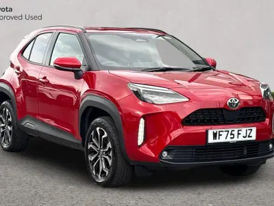 Używany Toyota Yaris Hybrid Design 116 KM (85 kW) 2025 Scarlet flare Kombi