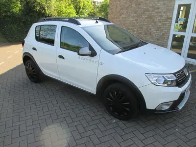 Używany Dacia Sandero Lauréate 90 KM (66 kW) 2017 Biały Hatchback
