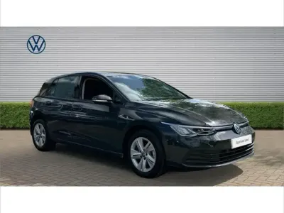 Begagnad VW Golf VIII Life 130 HK (95 kW) 2023 Grå Halvkombi