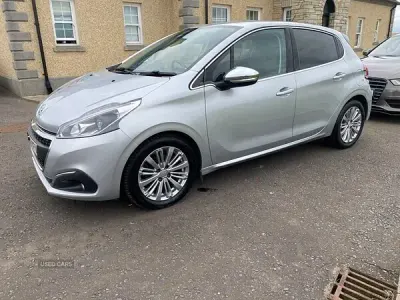 Used Peugeot 208 Allure 100 HP (73 kW) 2018 Silver Hatchback