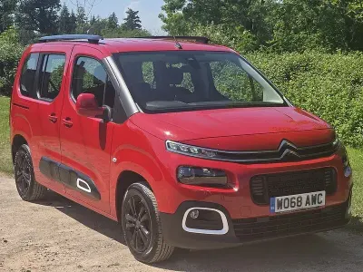 Usado Citroën Berlingo Flair 130 CV (95 kW) 2019 Rojo Monovolumen