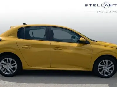 Używany Peugeot 208 Active 99 KM (72 kW) 2020 Żółty Hatchback