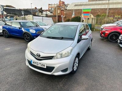 Used Toyota Yaris 99 HP (72 kW) 2013 Silver Hatchback