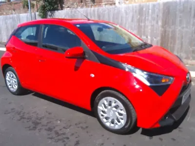 Gebraucht Toyota Aygo X-play 72 PS (52 kW) 2021 Rot Kleinwagen
