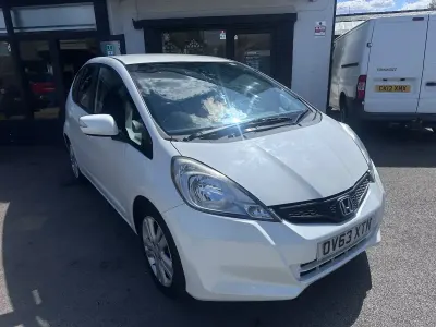 Used Honda Jazz ES 99 HP (72 kW) 2013 White Hatchback