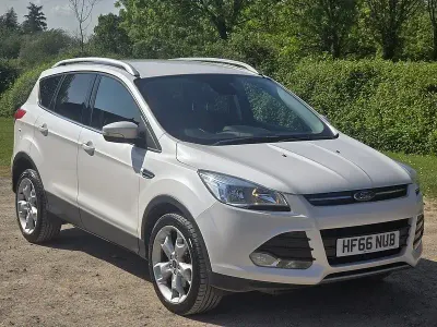 Usado Ford Kuga Titanium 150 CV (110 kW) 2016 Blanco SUV