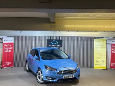 Used Ford Focus Zetec 125 HP (91 kW) 2016 Blue Hatchback