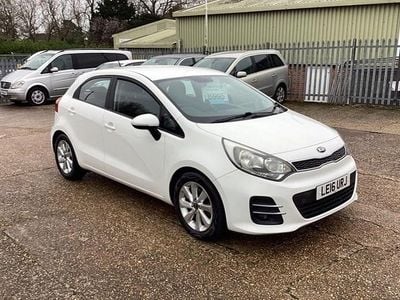 Used Kia Rio 107 HP (78 kW) 2016 White Hatchback