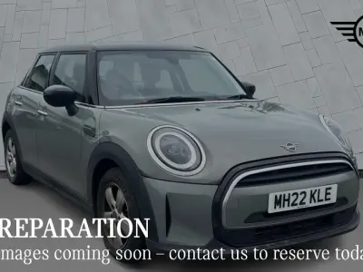 Usado Mini Cooper Classic 134 HP (98 kW) 2022 Cinzento Citadino