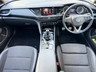 Second-hand Vauxhall Insignia Sport 2017 Negru Hatchback