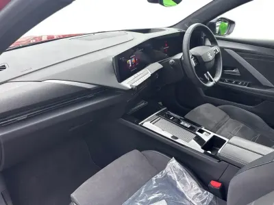 Używany Vauxhall Astra Ultimate 114 kW (156 KM) 2024 Czerwony Hatchback