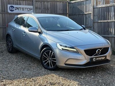Used Volvo V40 Momentum 150 HP (110 kW) 2016 Silver Hatchback