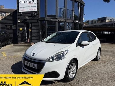 Gebraucht Peugeot 208 Active 68 PS (50 kW) 2015 Weiß Kleinwagen