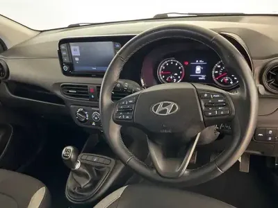 Używany Hyundai i10 SE 67 KM (49 kW) 2023 Czerwony Hatchback