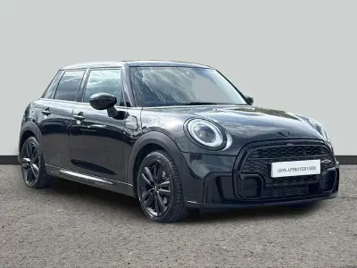 Usado Mini Cooper Hatch 134 HP (98 kW) 2023 Preto Citadino