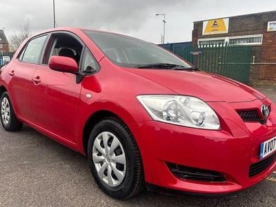Used Toyota Auris T2 97 HP (71 kW) 2007 Red Hatchback