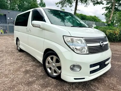 Used Nissan Elgrand 2009 Pearl white MPV