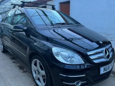Usado Mercedes B200 2011 Preto Monovolume