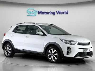 Gebraucht Kia Stonic 99 PS (72 kW) 2023 Weiß SUV
