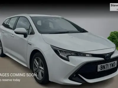 Używany Toyota Corolla 122 KM (89 kW) 2021 Biały Kombi