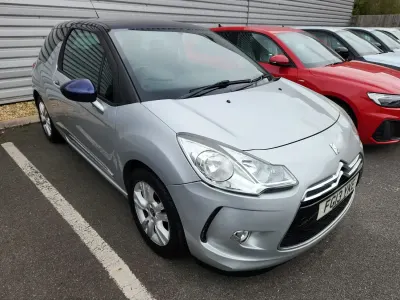 Usado Citroën DS3 120 CV (88 kW) 2013 Plateado Utilitario